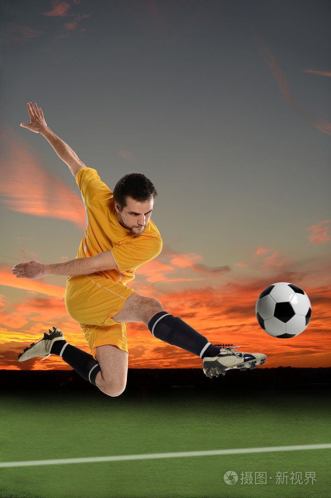 足球队员在行动照片-正版商用图片1q9efd-摄图新视界