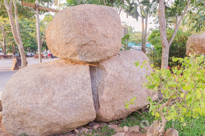 普吉岛大佛公园附近公园的巨石