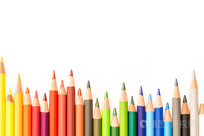 彩色铅笔，与副本空间的白色背景上的一群