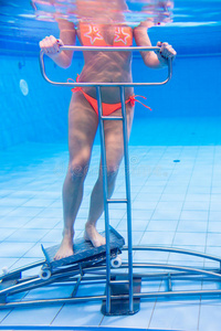 游泳 训练 运动 在下面 中心 物理疗法 水疗 康复中心