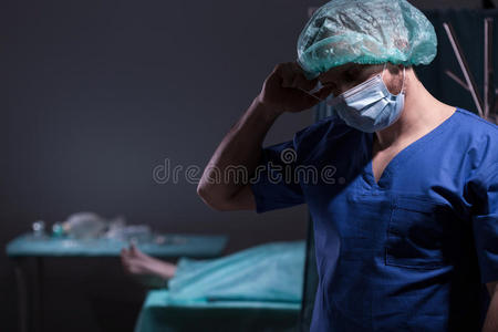 手术台上的死亡照片