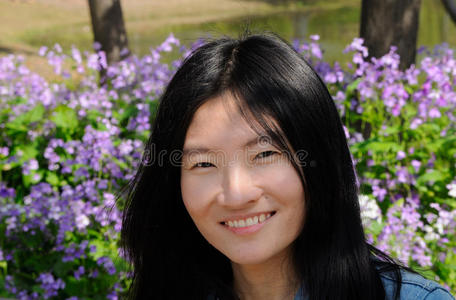 微笑的中国女人照片