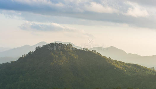 山上的夕阳