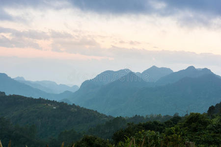 山上的夕阳