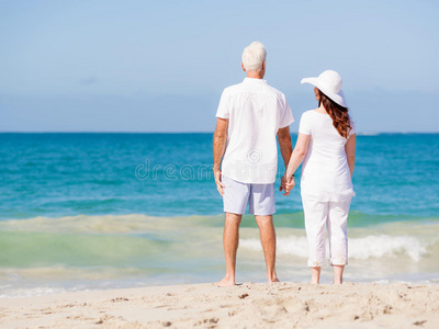 浪漫 美丽的 海洋 情人 男人 夫妇 海滩 幸福 乐趣 女朋友