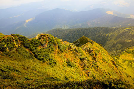 夏季山地景观