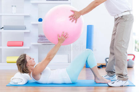锻炼 适合 身体 损伤 病人 咨询 白种人 健身房 诊所