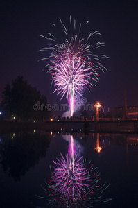 城市里的烟花