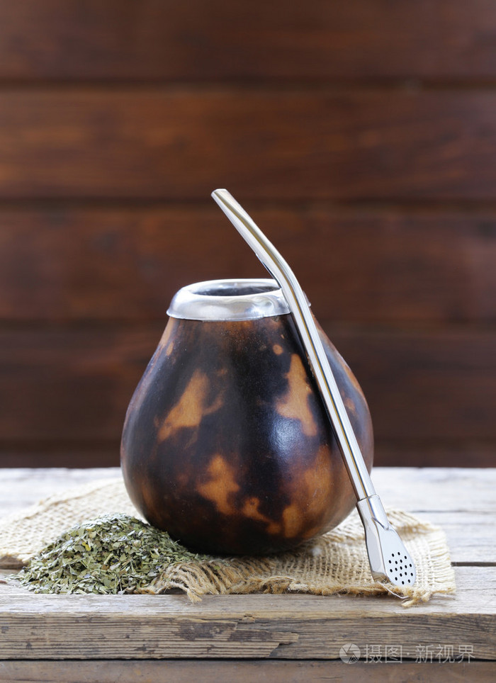 在葫芦杯和bombilla传统马黛茶