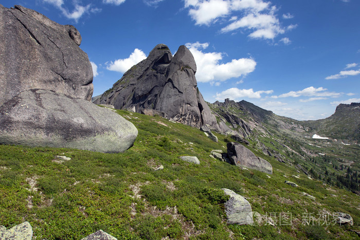 乌龟山在西萨彦岭