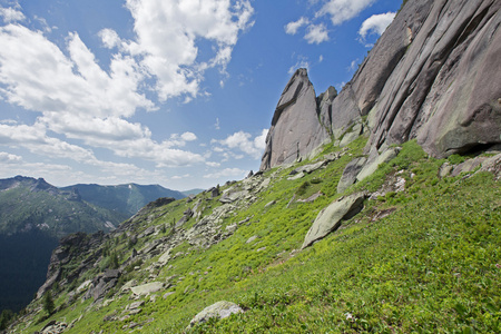 乌龟山在西萨彦岭图片