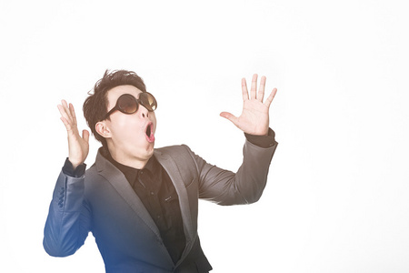 双手打开的人图片