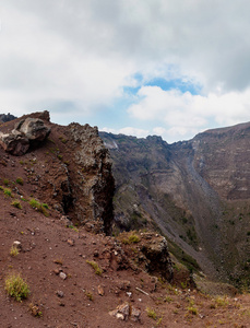 意大利维苏威火山火山口图片