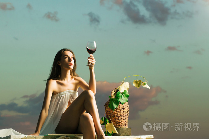 漂亮女人与美酒的天空