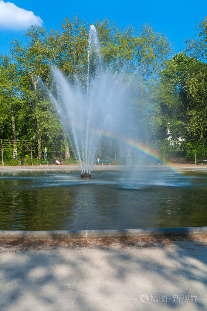 城市公园布鲁塞尔彩虹喷泉