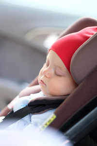 可爱的小宝宝汽车安全座椅图片