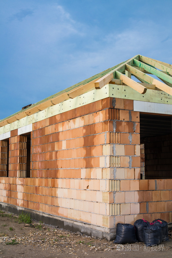 未完成的砖房子