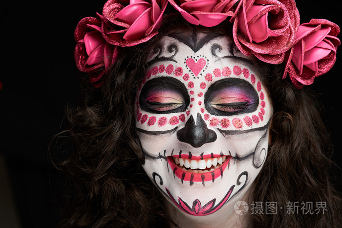 照片 微笑的骷髅脸.jpg