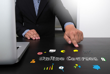 期待的数字平板电脑屏幕, 笔记本电脑的屏幕, 轮廓和滤波器的太阳照片