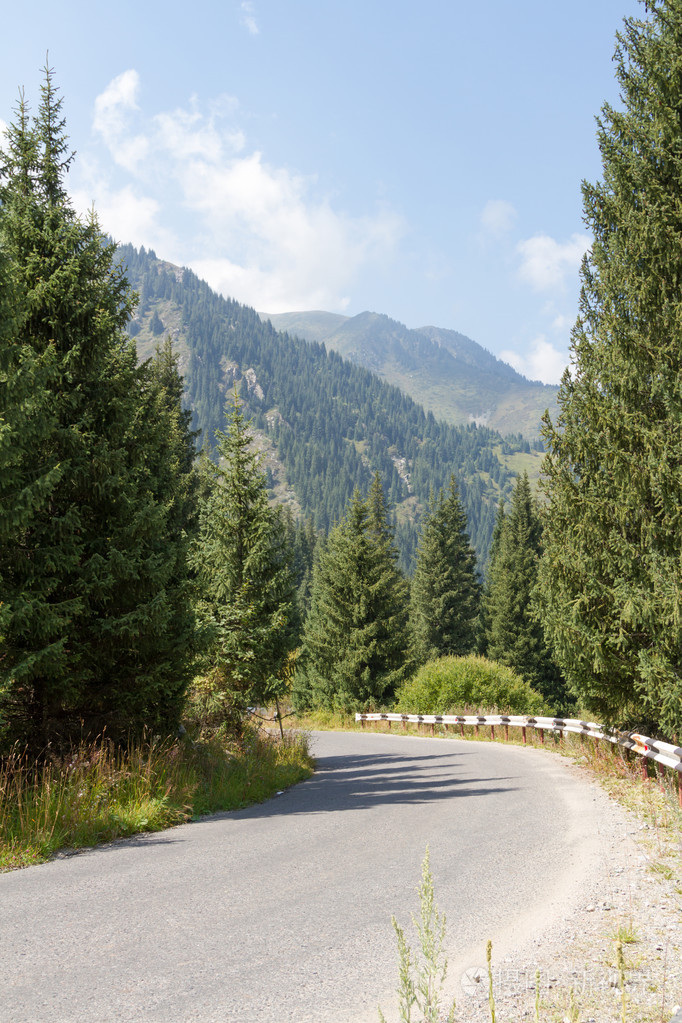 打开一条山路