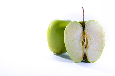 绿色青苹跨节片一半新鲜水果图片