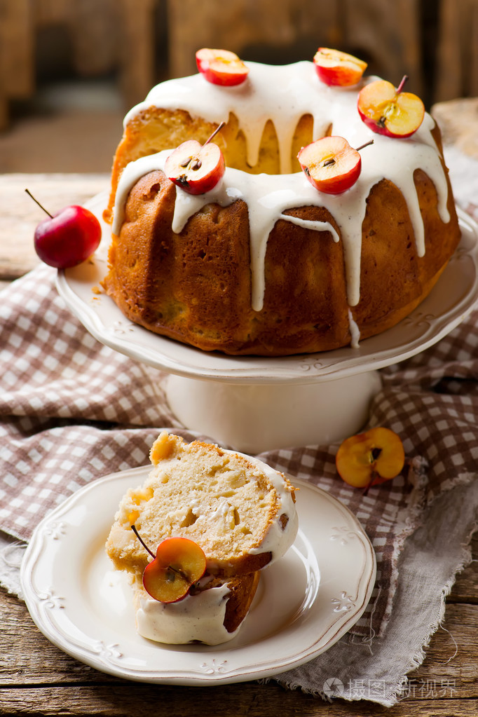 新鲜的苹果蛋糕