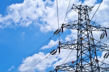一片蓝天电力铁塔照片