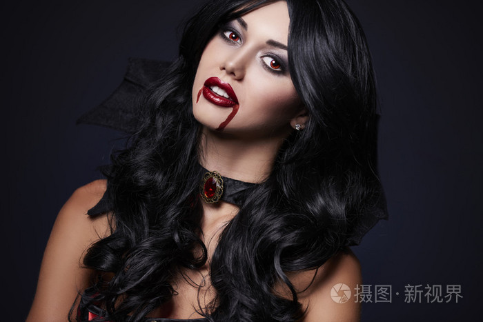 沾满鲜血的嘴唇有魔力的女人吸血鬼