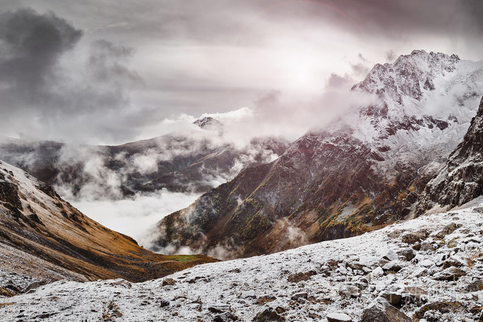 在秋天在意大利多洛米蒂山日落山 Marmolada