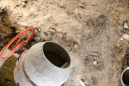 新橙的水泥搅拌机一处建筑工地图片