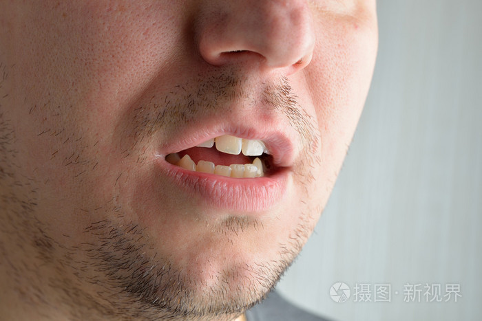 嘴唇,一个年轻男子的短胡子.男性 sexualit 概念照片