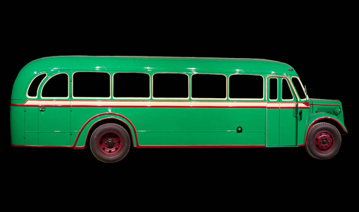上公交车旧的复古绿色公交车.黑色背景上孤立照片