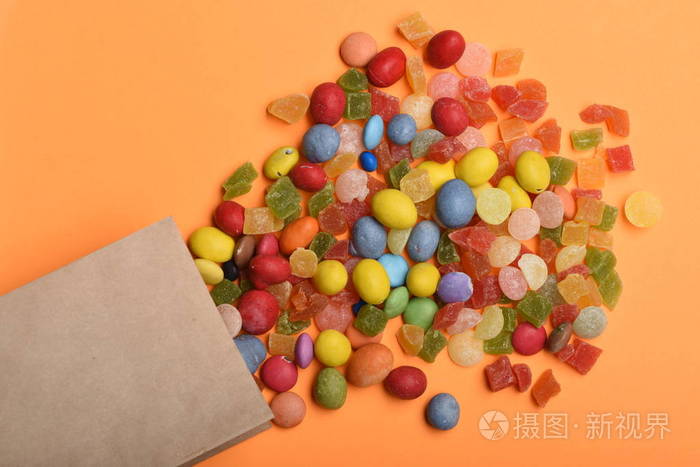 与果酱或果冻糖果多彩糖衣杏仁