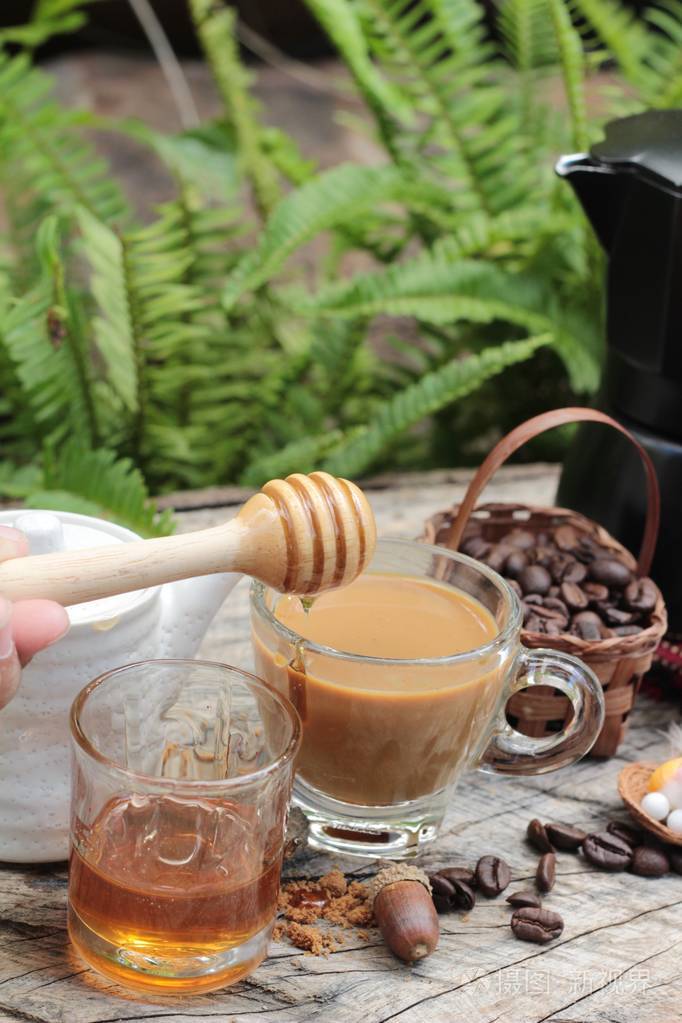 蜂蜜和牛奶的咖啡味道鲜美