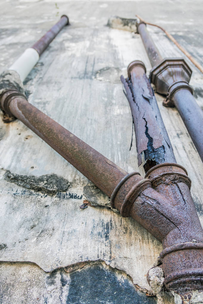 旧的断水管