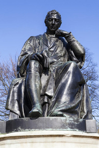 爱德华詹纳雕像在肯辛顿花园，伦敦