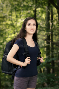运动 女孩 美丽的 享受 露营 锻炼 森林 动态 活动 背包客