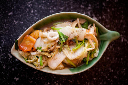 盘子 烹饪 胡椒粉 泰语 泰国 洋葱 鱿鱼 食物 油炸 蔬菜