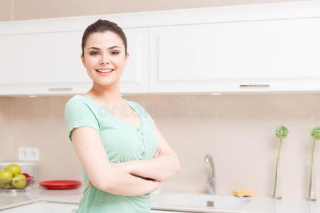 时间 人类 盘子 服务 女人 打扫 厨房 工作 可爱的 公寓