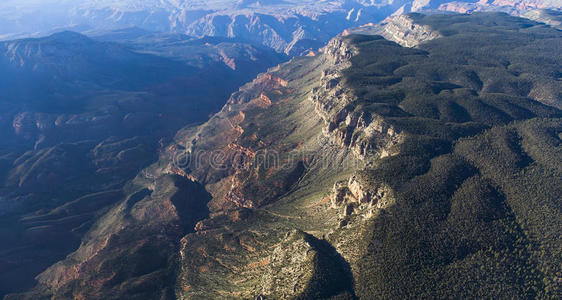 美国亚利桑那州科罗拉多大峡谷的鸟瞰图