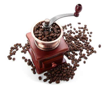 新鲜咖啡豆和咖啡豆磨床