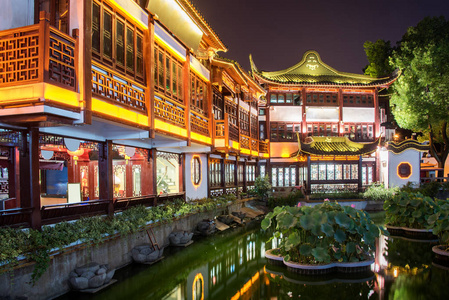 上海的城隍庙在晚上图片