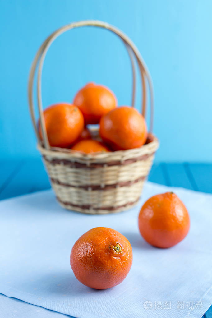 在篮子里的橘子