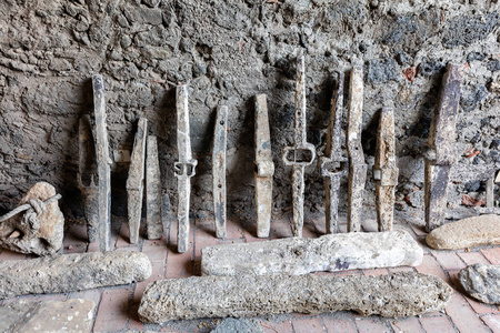 镐头古铁镐头摄影图