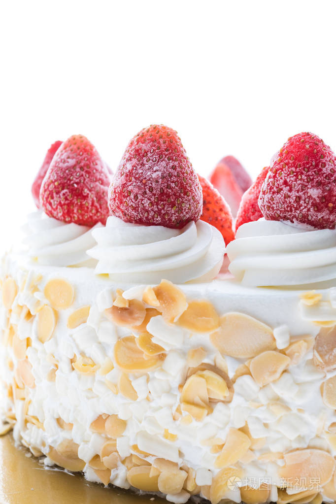 在上面的草莓香草冰淇淋蛋糕