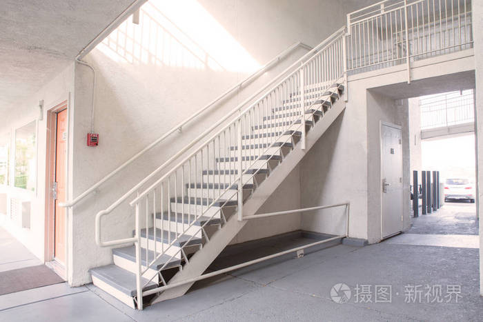 室外的混凝土楼梯