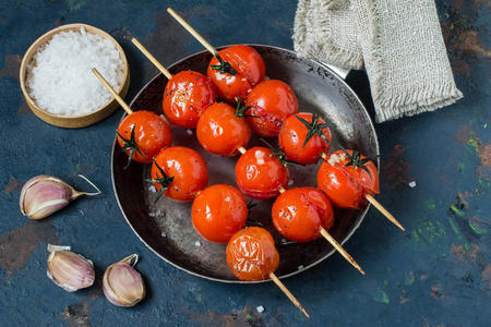 盐烤的番茄图片