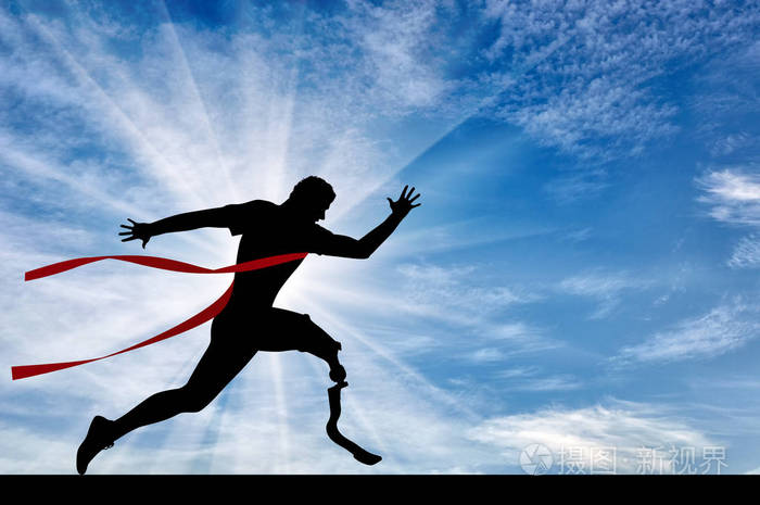 残疾的运动员与假体穿越终点线照片-正版商用图片1r8zt8-摄图新视界