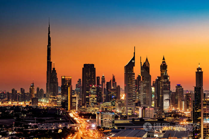 迪拜，阿拉伯联合酋长国从迪拜框架在日落时看到的美丽的天际线景观