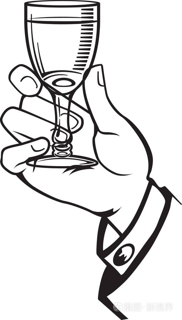 手拿着杯伏特加